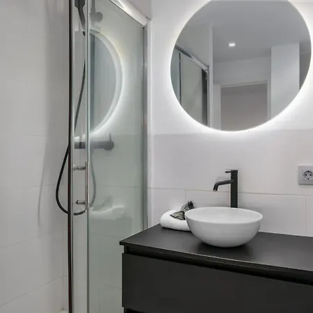 Renovated Center Within Walking Distance Apartment Marbella