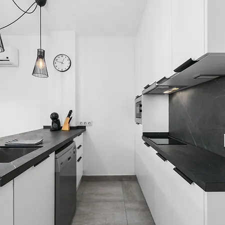 Renovated Center Within Walking Distance Marbella