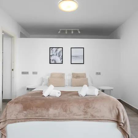 Apartmán Renovated Center Within Walking Distance