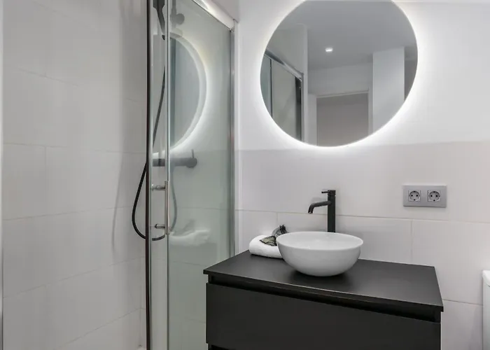 Renovated Center Within Walking Distance Apartment Marbella