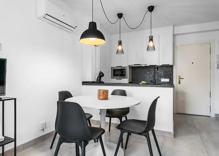 Renovated Center Within Walking Distance Apartment Marbella