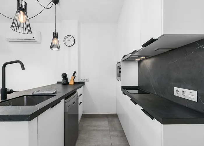 Renovated Center Within Walking Distance Marbella