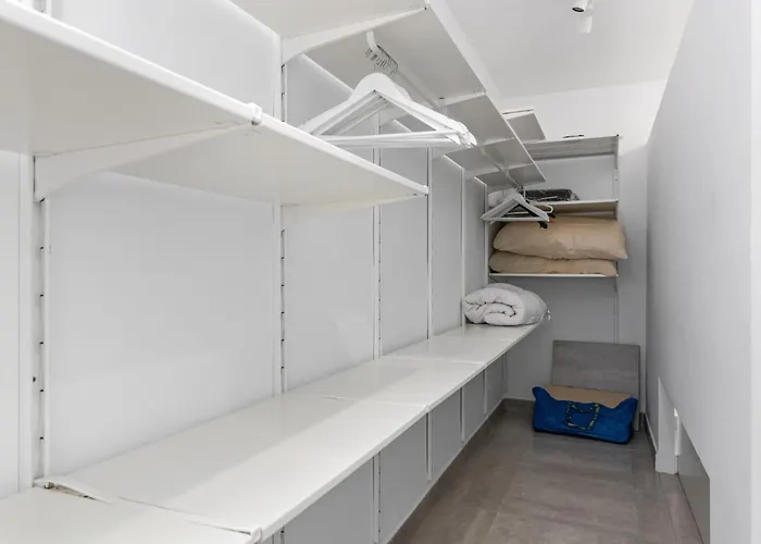Renovated Center Within Walking Distance Apartment
