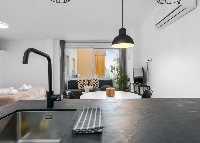 Renovated Center Within Walking Distance Apartment Marbella